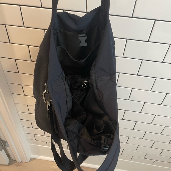 Lululemon On My Level Bag 2.0 - Picture 8 of 15